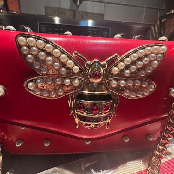 BRAND NEW! Adorable Red Bee Bag w/Red, White, Blue Long Handle Strap! Never Worn - Picture 1 of 12